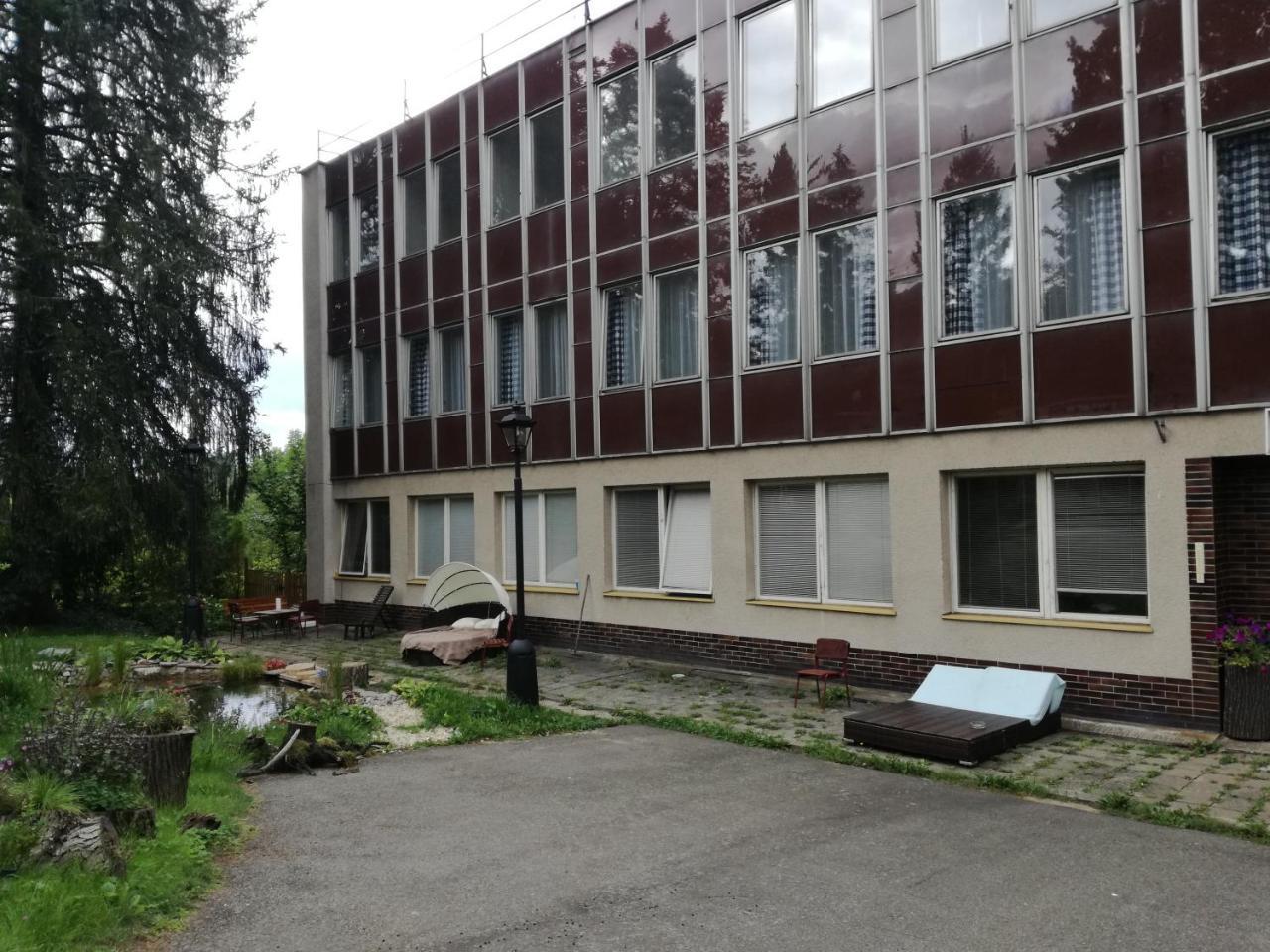 Hotel Hlaska Zlenice Εξωτερικό φωτογραφία